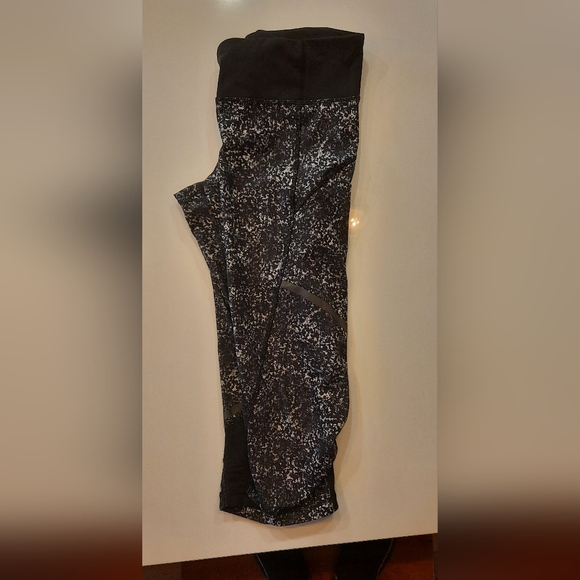 Lululemon size 6 cropped leggings - Picture 2 of 5